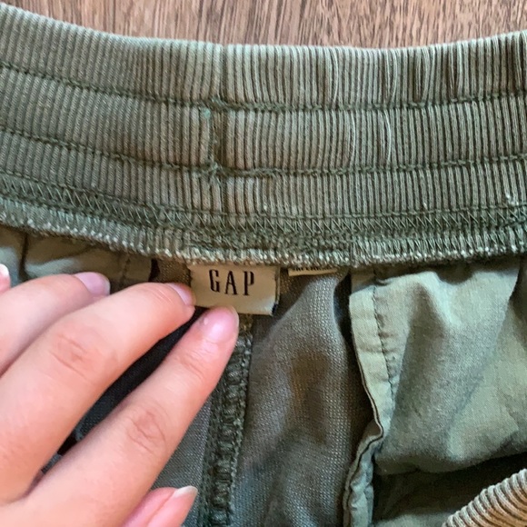 GAP Army Green Shorts EUC - Picture 2 of 4